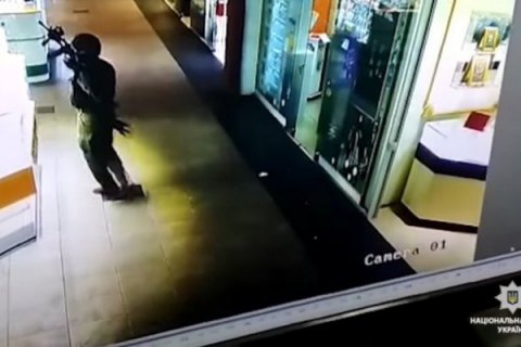 Подозреваемые в ограблении ювелирного магазина в Херсоне скрываются в Николаевской и Одесской областях