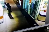 Подозреваемые в ограблении ювелирного магазина в Херсоне скрываются в Николаевской и Одесской областях