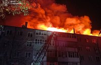 У Глухові після російських ударів горіли багатоповерхівка та приватні будинки