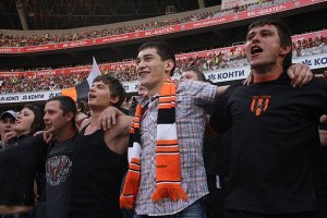 Степаненко перед днем рождения постоял с фанами "Шахтера"
