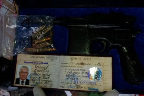 Во время обысков в Киеве правоохранители изъяли маузер Чечетова и патроны к нему