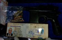 Во время обысков в Киеве правоохранители изъяли маузер Чечетова и патроны к нему