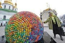 В Лавре появилась гигантская писанка