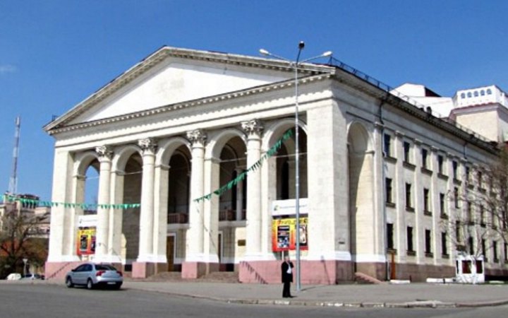 ​Росіяни облаштували в драмтеатрі окупованого Херсона склад боєприпасів, - розвідка