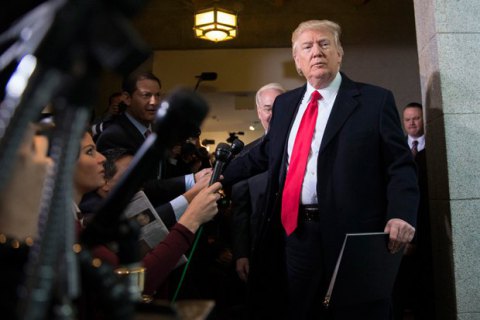 Белый дом ужесточает правила для СМИ после конфликта с CNN