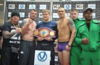 Усик практически на 3 кг тяжелее чемпиона Африки