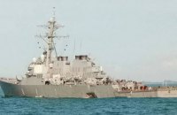 Американский эсминец столкнулся с нефтяным танкером возле Сингапура