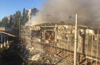 На киевской Борщаговке загорелись киоски на рынке "Колибрис"