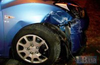 В Киеве Hyundai врезался в осветительный столб