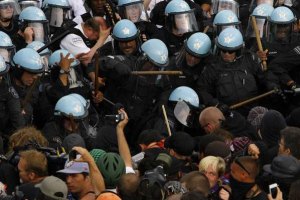 В Словении недовольные политикой власти подрались с полицией