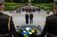 Президент і перша леді вшанували пам’ять загиблих у Другій світовій війні