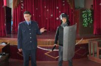 В Донецкой области милиция раздала детям щиты и дубинки 