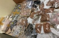 Во львовском аэропорту задержали пассажира с 17 кг золота