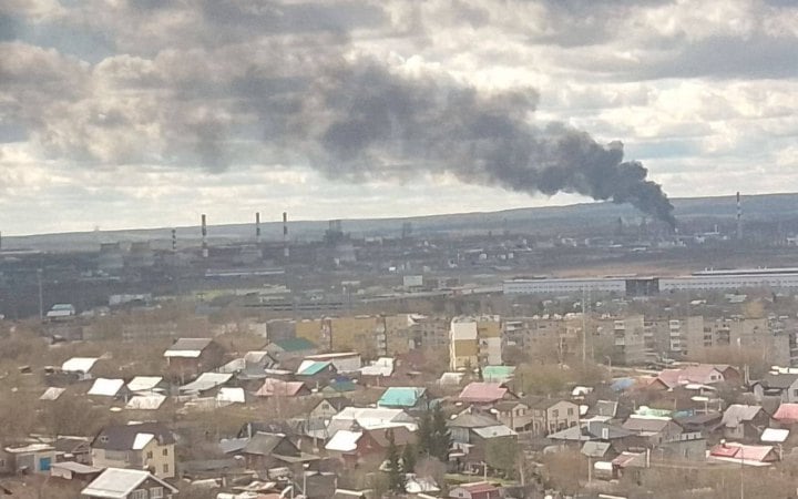 У квітні українські deep strike уразили 14 НПЗ і терміналів, 2 заводи, а також судна та авіацію 