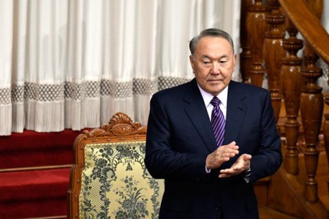 Назарбаев одобрил переход Казахстана на латиницу