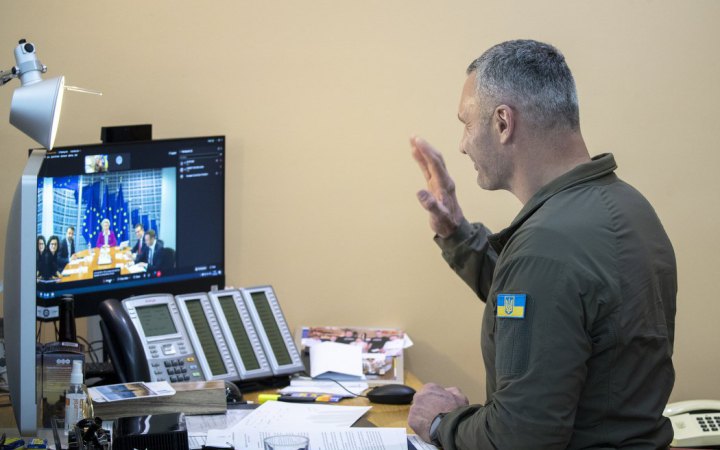 Приводів для паніки немає, Київ живе і працює, - Кличко про евакуацію