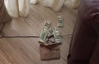 Под Киевом поймали трех человек с 50 тысячами фальшивых долларов