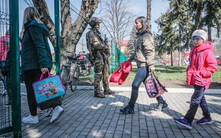 Розпочав роботу додатковий номер гарячої лінії для громадян, які перебувають за кордоном або на тимчасово окупованих територіях