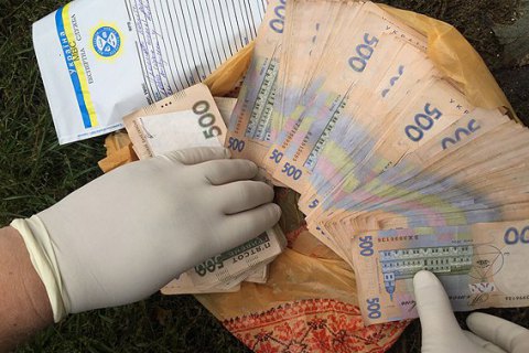 Чиновник Госгеокадастра Тернополя попался на крупной взятке