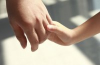 Новий шанс на сім’ю: сиріцтво та усиновлення дитини