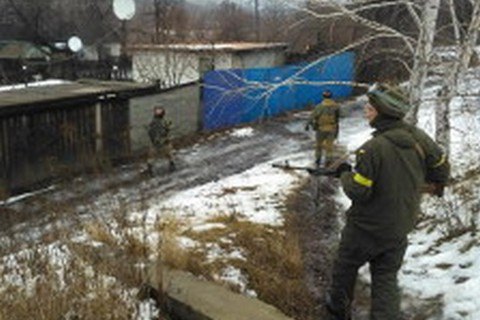 Силовики провели зачистку в Золотом Луганской области