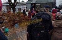 Жителі Маріуполя вимушені стояти в чергах за водою
