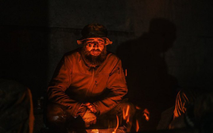 Россия обстреливает "Азовсталь" из всех видов вооружения и растягивает процесс пыток – брифинг с семьями защитников