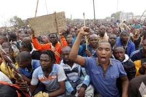  В ЮАР бастуют 15 тысяч рабочих золотых шахт