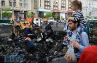 Комунальники розбирають барикади біля Будинку профспілок
