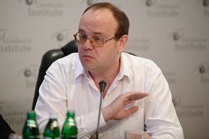 Успех Евро-2012 будет зависеть от футбола, а не экономики, - эксперт