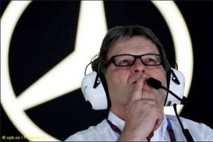Mercedes обвиняет McLaren в использовании запрещенных технологий