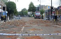 Британцы добровольно уберут разгромленные районы