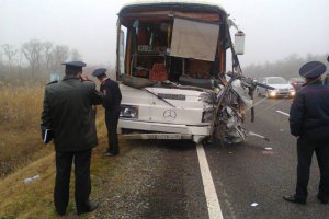 Три украинца погибли в ДТП с участием микроавтобуса и автобуса в России
