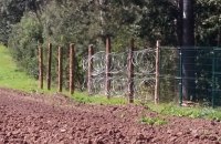 Россия строит на границе c Польшей забор с колючей проволокой