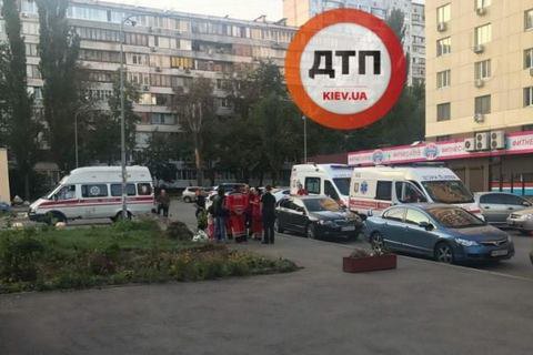 В Киеве невменяемая женщина открыла стрельбу на детской площадке