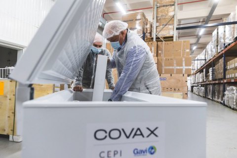 Україна отримала ультраморозильники для вакцини Pfizer