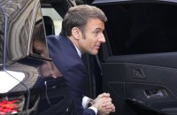 Париж смердить і палає, у парламенті – криза, а Макрон проводить пенсійну реформу