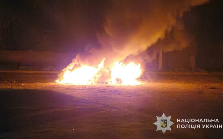 У Білопіллі окупанти вдарили по авто поліції: двоє правоохоронців поранені