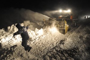 Сильный снегопад отрезал Россию от Украины