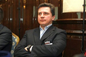 Сын Азарова потратил на округ более полусотни миллионов и совершил тысячу нарушений