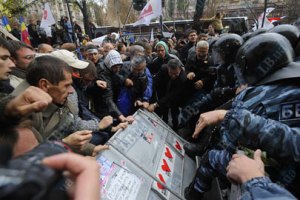 Сторонники Тимошенко пытаются ее освободить 