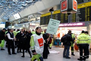 Работникам берлинских аэропортов повысят зарплату благодаря забастовкам
