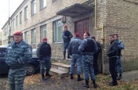 У окружной комиссии произошла драка