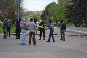 Сепаратисты захватили горсовет Амвросиевки и вынудили мэра уйти в отставку