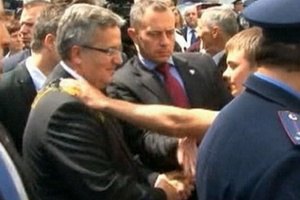 ​В Польше признали ошибки в обеспечении безопасности Коморовскому в Луцке 