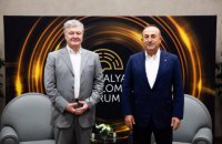 Порошенко зустрівся з міністром закордонних справ Туреччини 