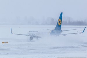 Непогода помешала работе трех украинских аэропортов
