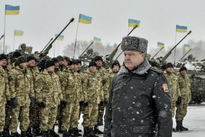 Порошенко уволит ряд сотрудников АП за незаконное получение статуса участника АТО