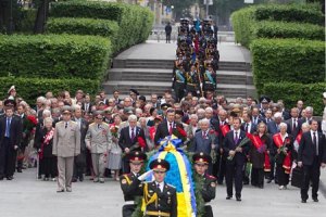 Табачник вспомнил об Аллее воинской славы, обещанной еще в прошлом году