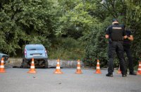 На Крещатике в Киеве два автомобиля провалились под асфальт